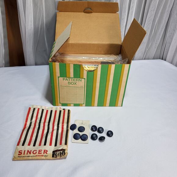 Lot of 34 VTG 1970 Sewing Patterns Mc Call's Simplicity Butterwick Vogue + Box - Picture 8 of 12